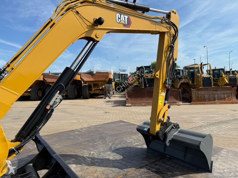 Excavator Caterpillar R