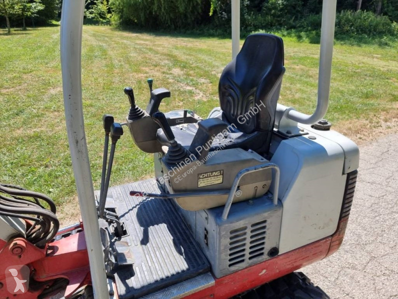 Escavatore Takeuchi