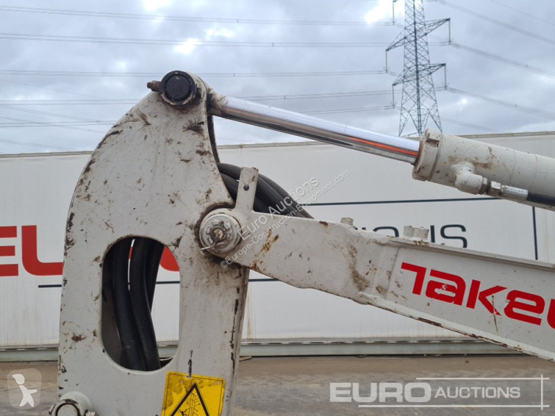 Escavadora Takeuchi TB216