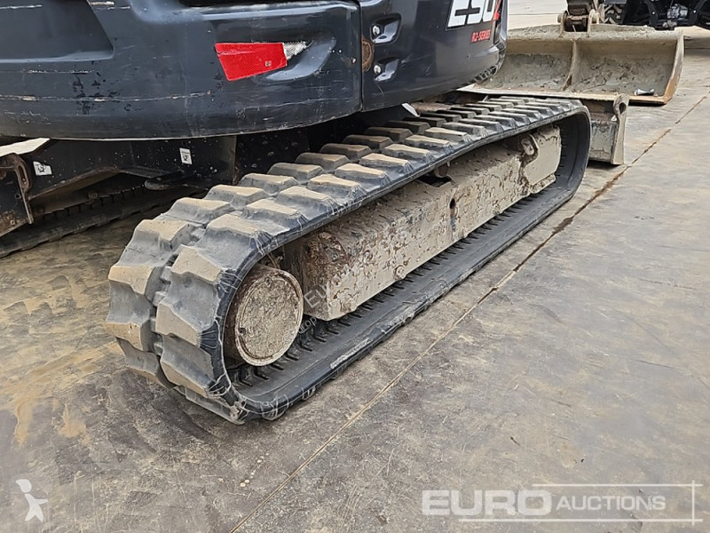 Escavadora Bobcat Z