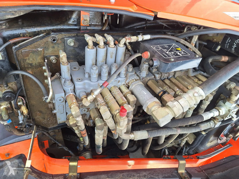 Escavadora Kubota KX080