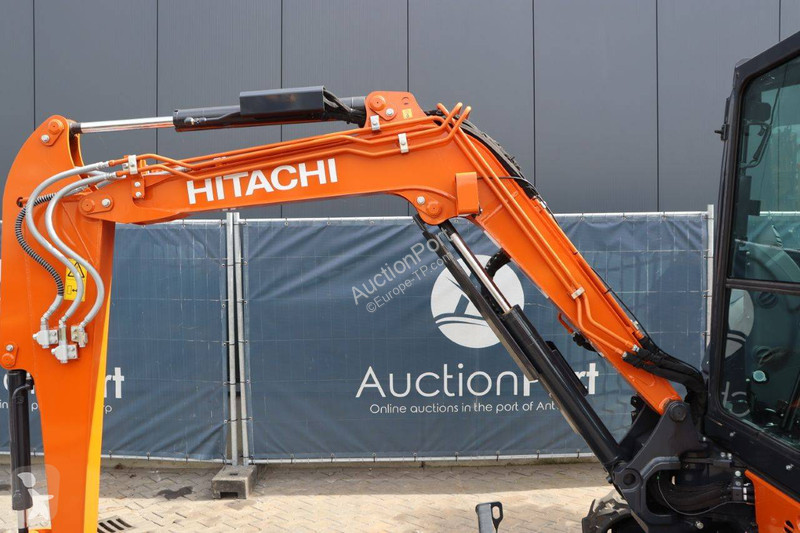 Escavadora Hitachi ZX38U-6 CLR