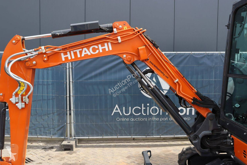 Escavadora Hitachi ZX33U-6 CLR