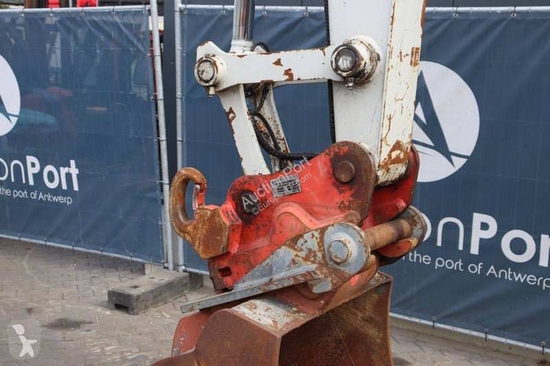 جرافة Takeuchi
