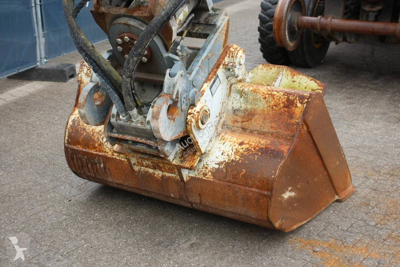 Escavatore New Holland MH5