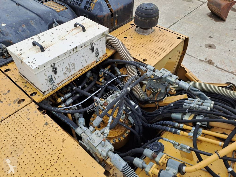 Excavadora Caterpillar UHD