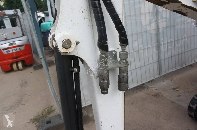 جرافة Bobcat E17