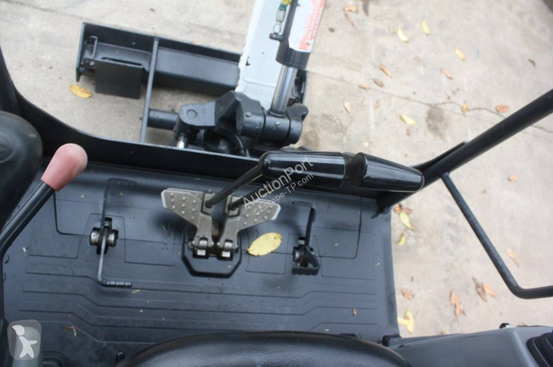 جرافة Bobcat E19