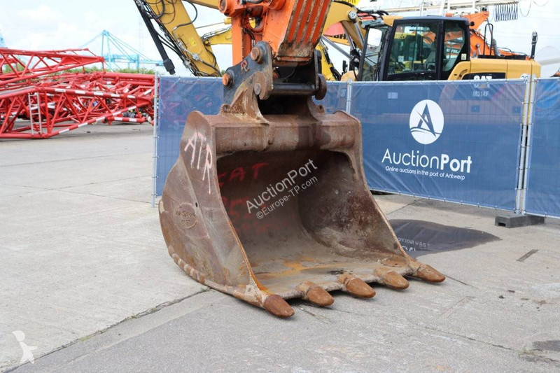 جرافة Hitachi ZX490LCH-6