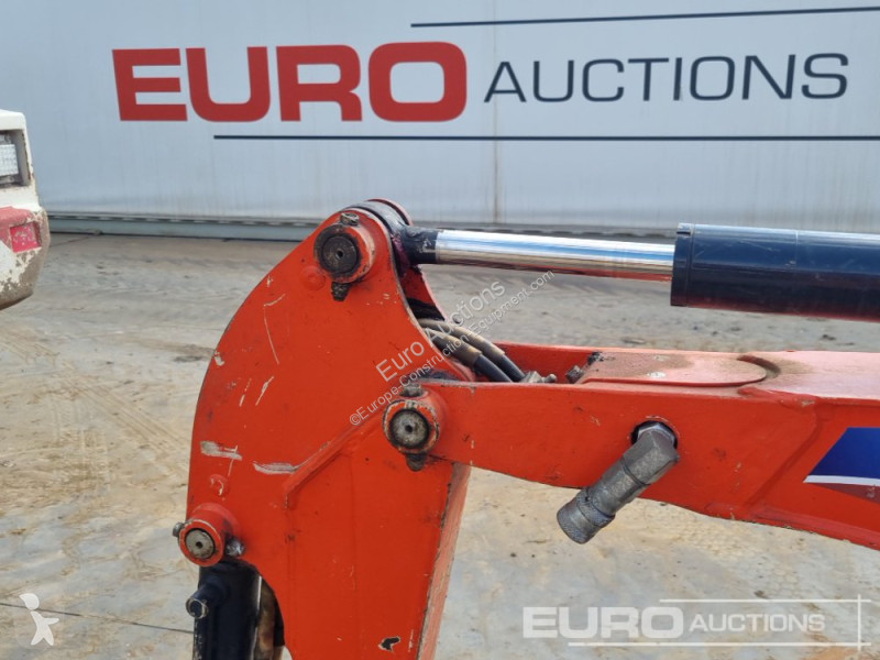 Lopatový nakládač Kubota K008-3