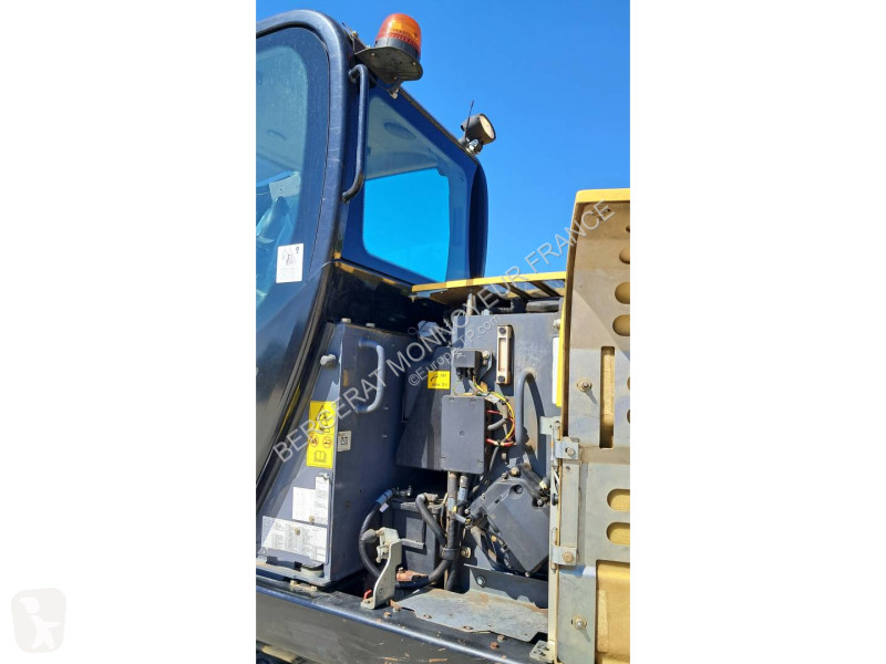 جرافة Yanmar SV120