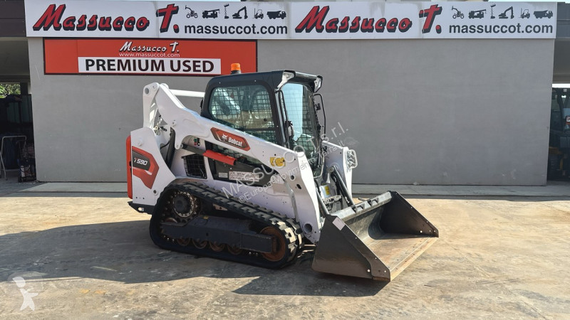 Lopatový nakládač Bobcat T590