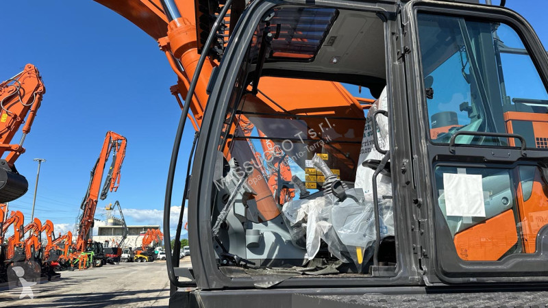Escavatore Hitachi ZX690LCH-7