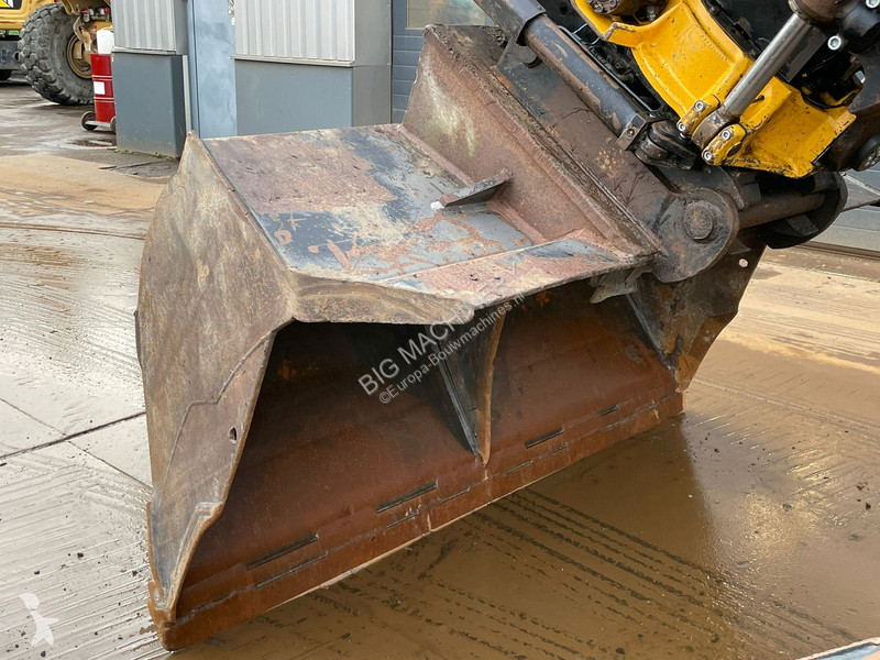 Skovl Komatsu Engcon and 3 x bucket