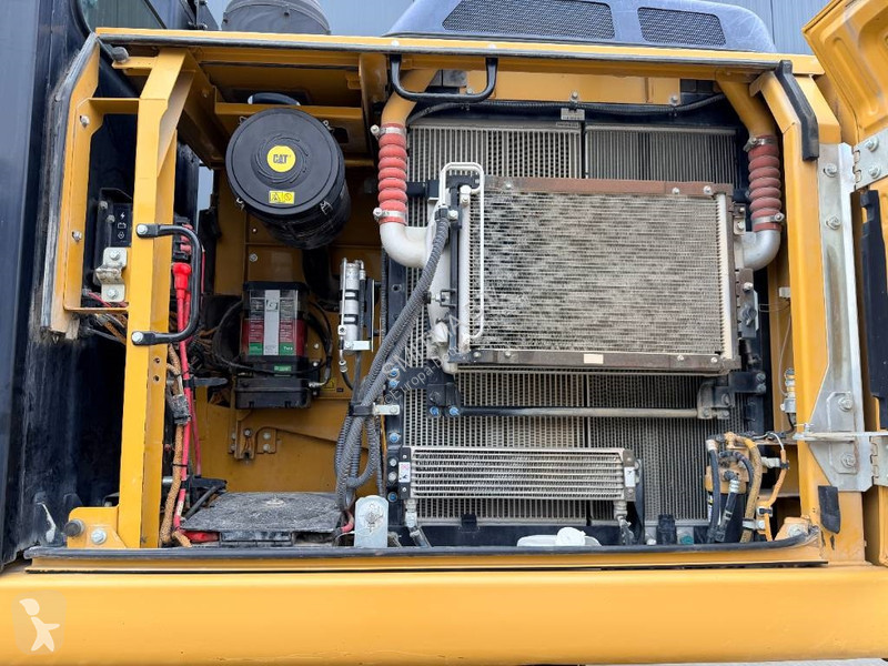 جرافة Caterpillar 320E