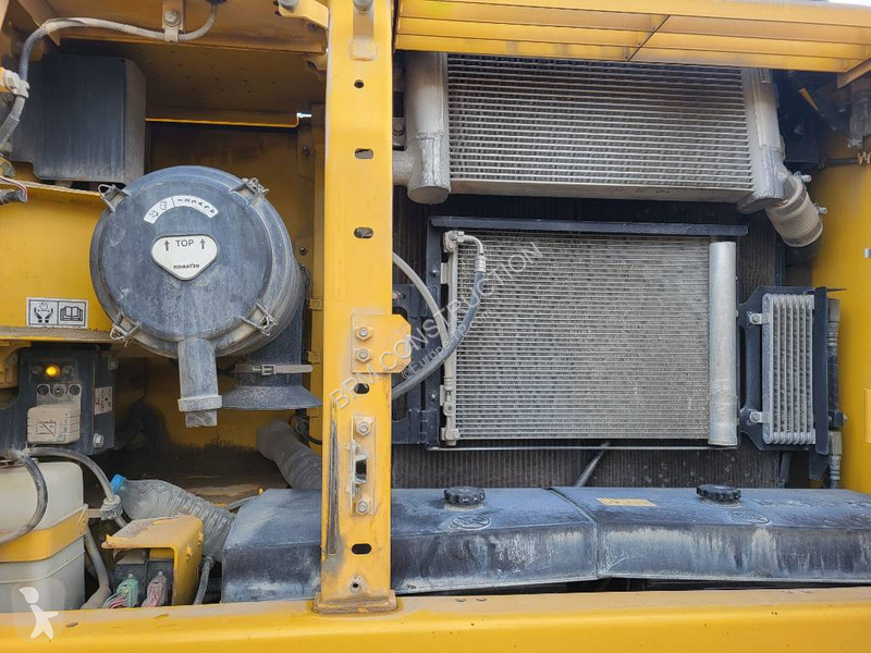 جرافة Komatsu 11