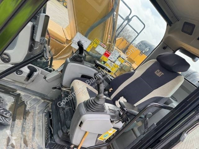 جرافة Caterpillar 326 F LN