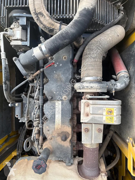 جرافة Komatsu