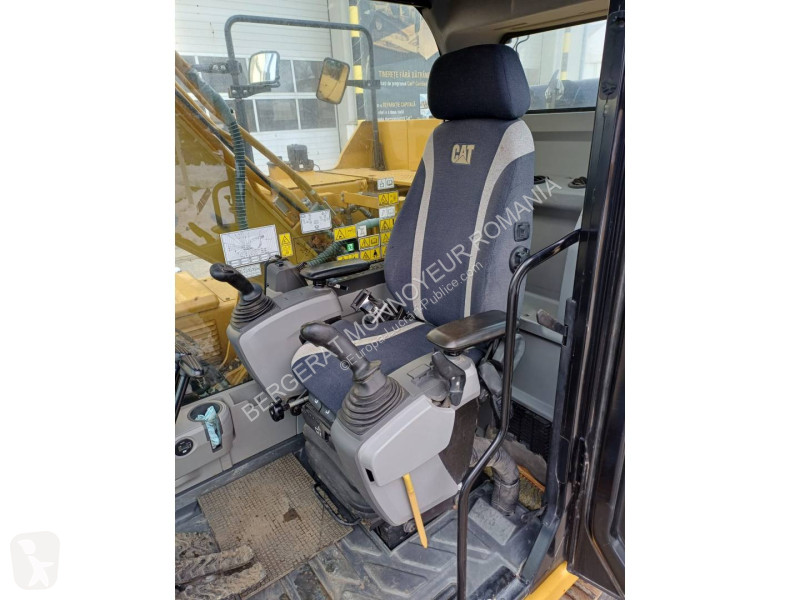 Excavator Caterpillar 318FL