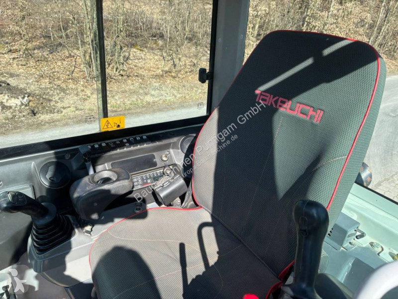 جرافة Takeuchi 230