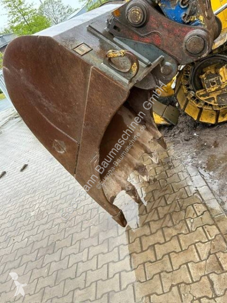 جرافة Komatsu LC7