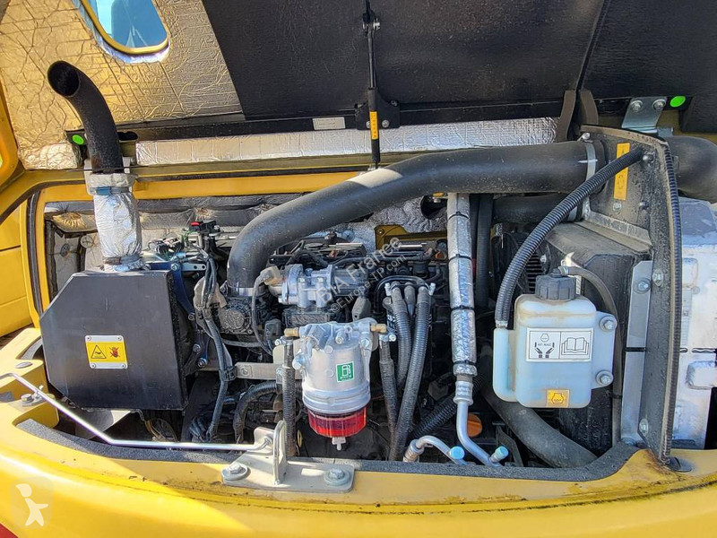 جرافة Komatsu PC80MR-5