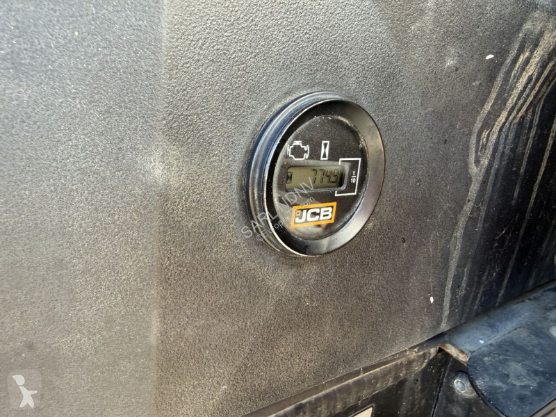 جرافة JCB