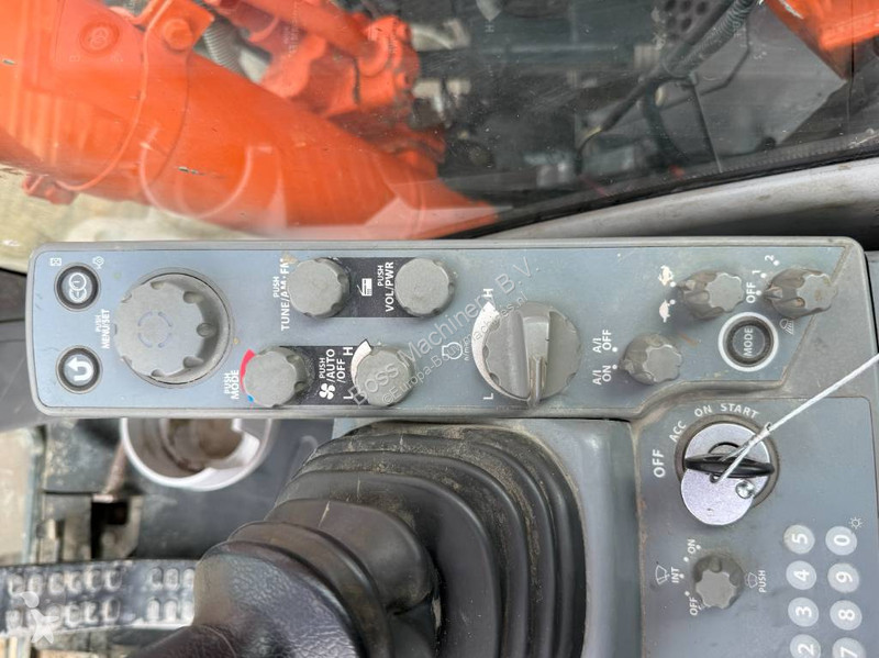 جرافة Hitachi - Quick Coupler / Automatic Greasing