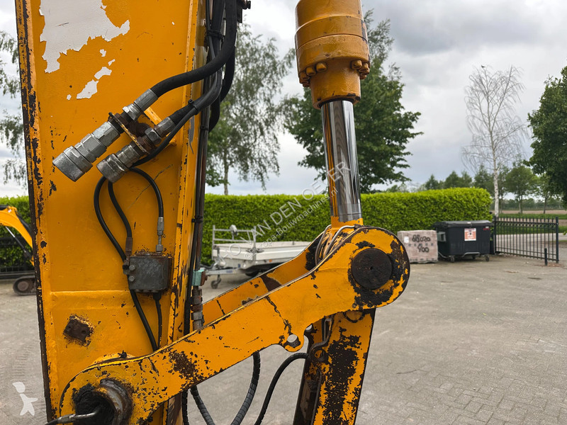 جرافة JCB