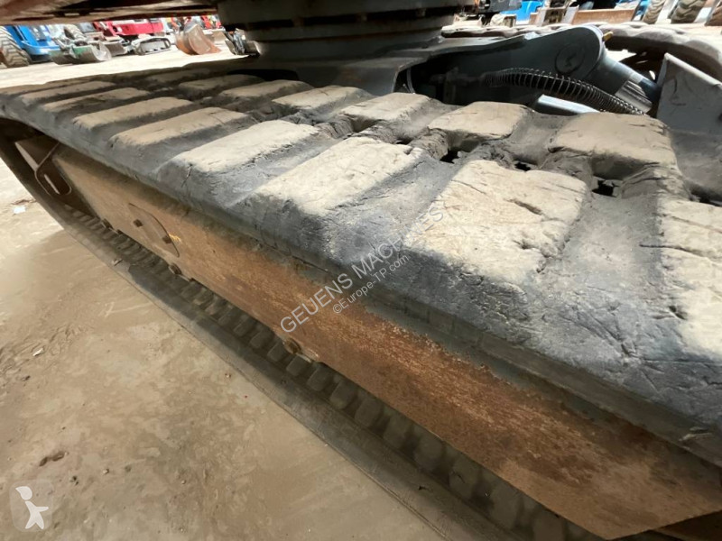 Lopatový nakládač Takeuchi 230