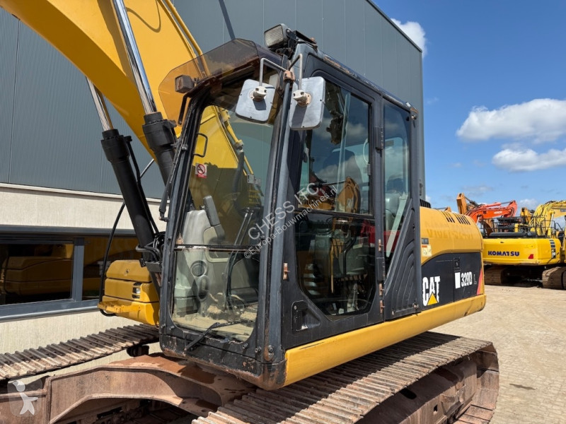 Escavatore Caterpillar L