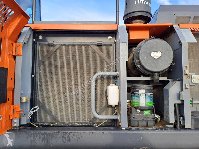 Lopatový nakládač Hitachi 6