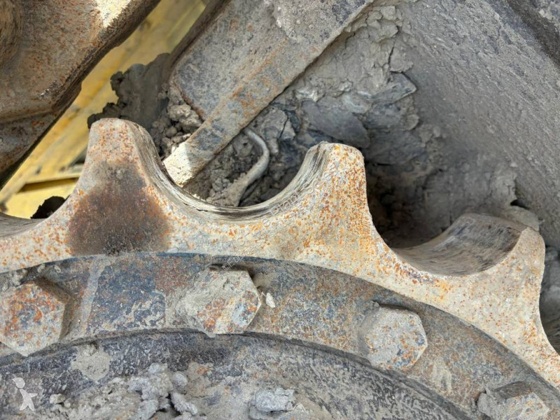 جرافة Komatsu LC10