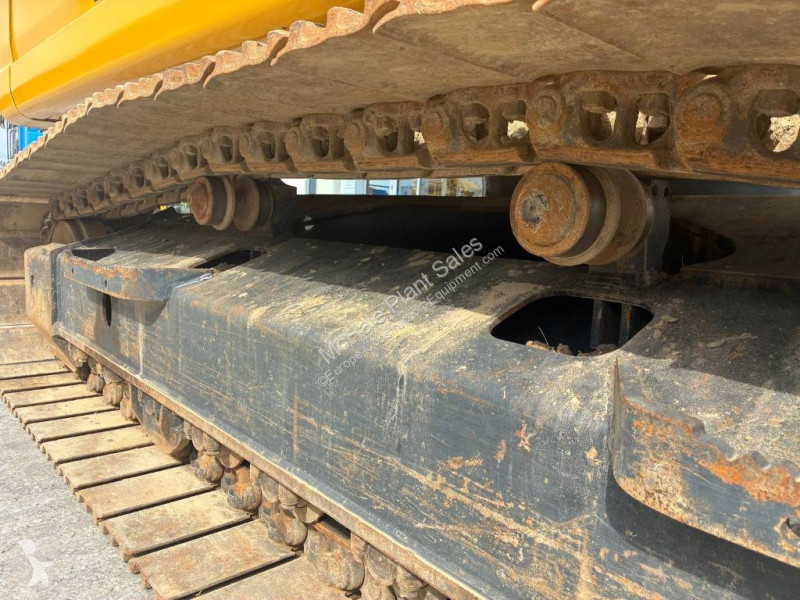 جرافة Komatsu 11