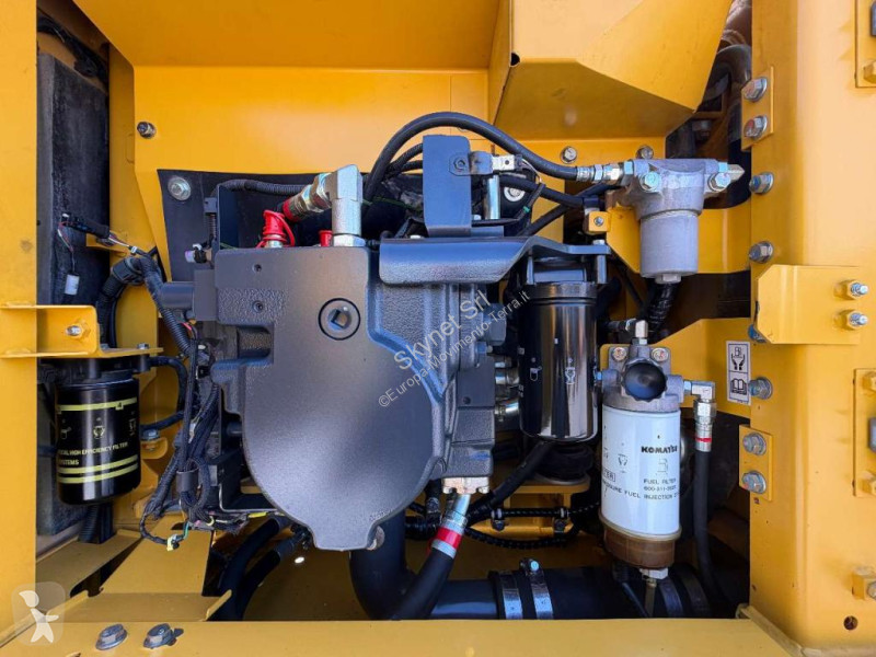 جرافة Komatsu PC210-11E0