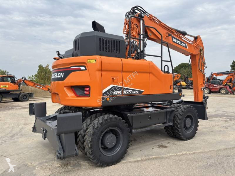 جرافة Develon DX165WR-7