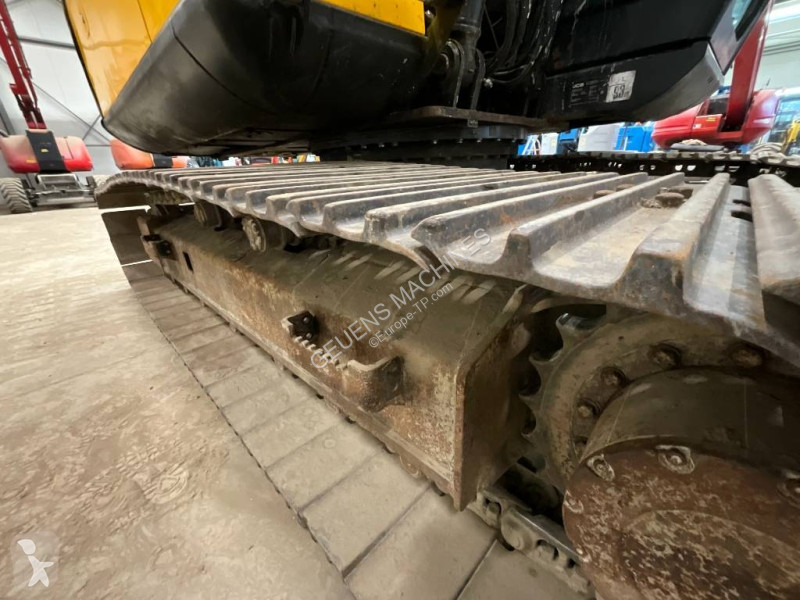 جرافة JCB JS 131 LC