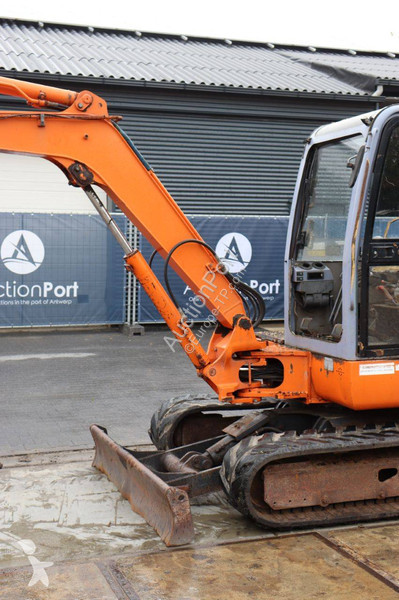 جرافة Hitachi 02