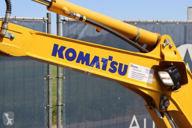 جرافة Komatsu PC16R-3HS