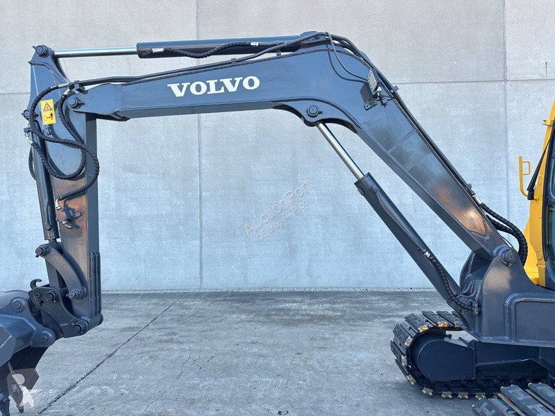جرافة Volvo