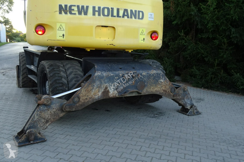 Lopatový nakládač New Holland WE150B Pro