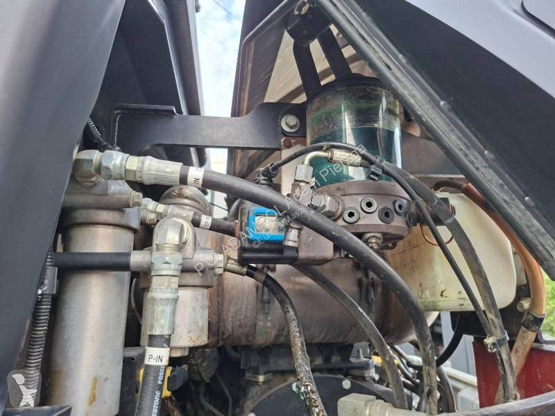 Lopatový nakládač Takeuchi TB295W