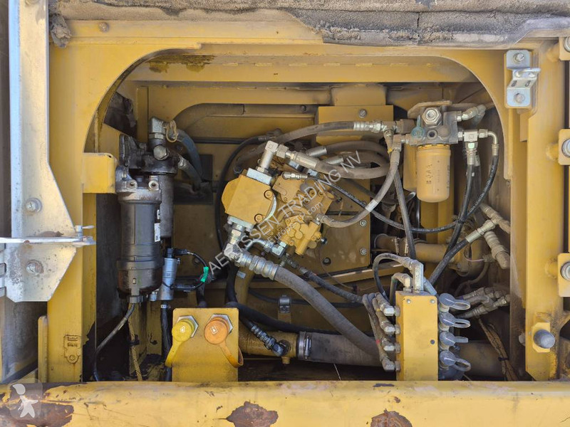 جرافة Caterpillar FL