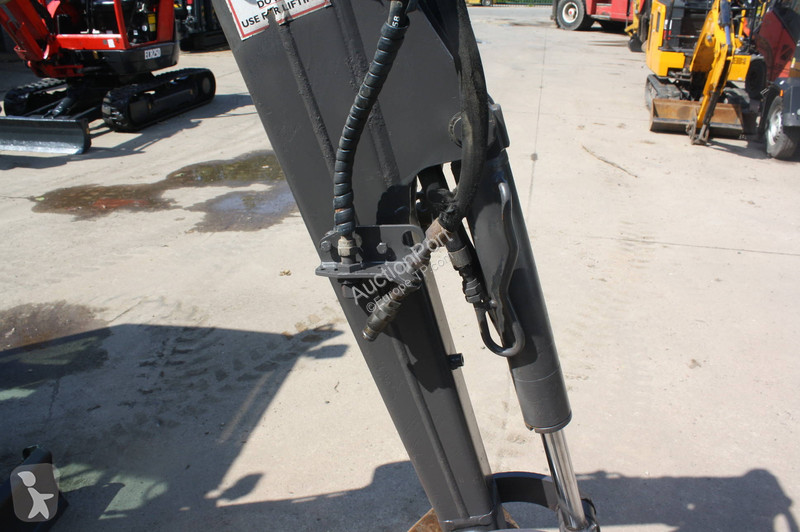 جرافة Volvo EC18D