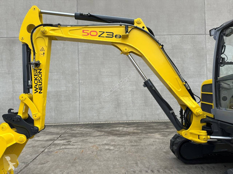 جرافة Neuson 50Z3