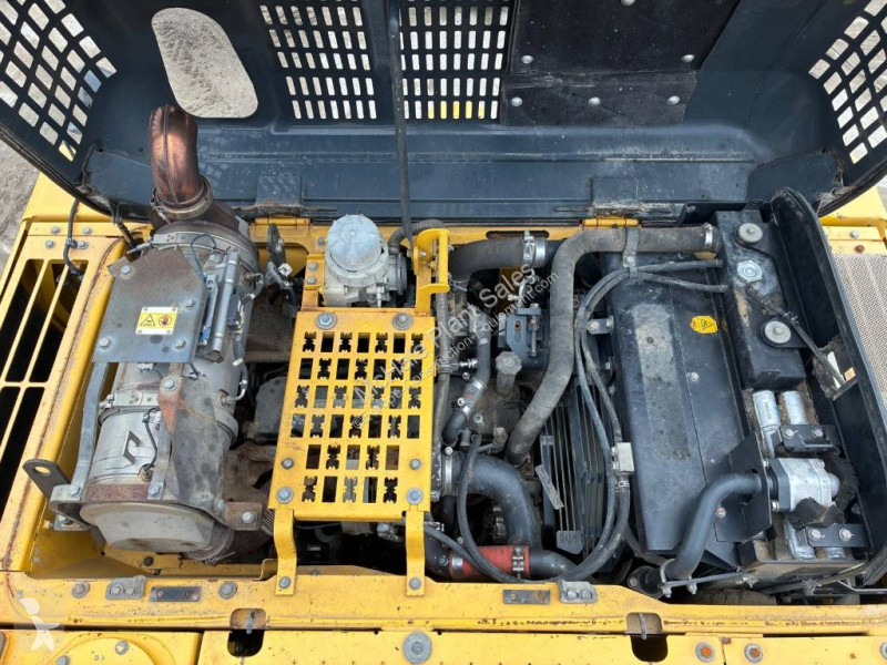 جرافة Komatsu LC10