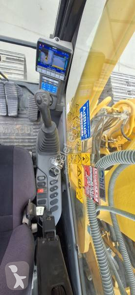 جرافة Komatsu PC210LC-11