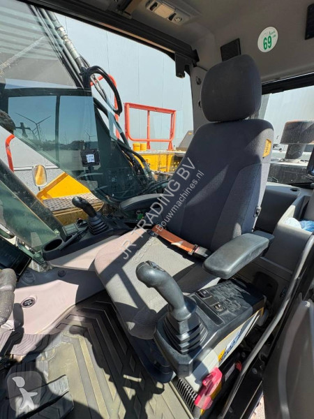 جرافة Volvo EC220ENL (Two Buckets)