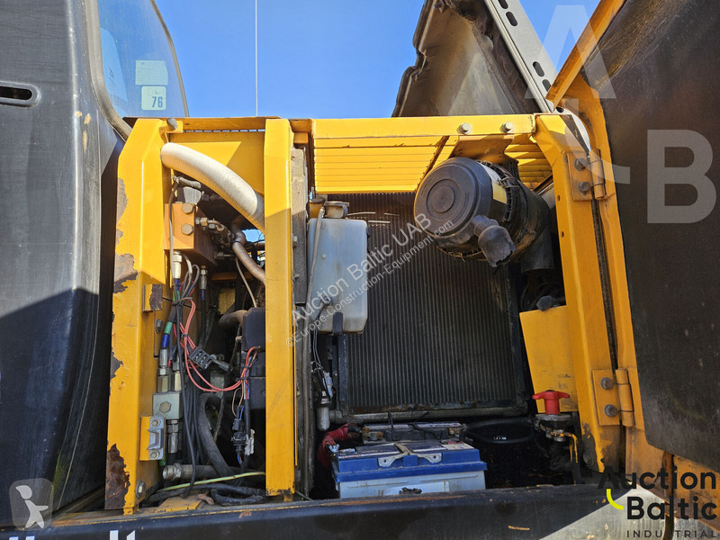 Excavator JCB