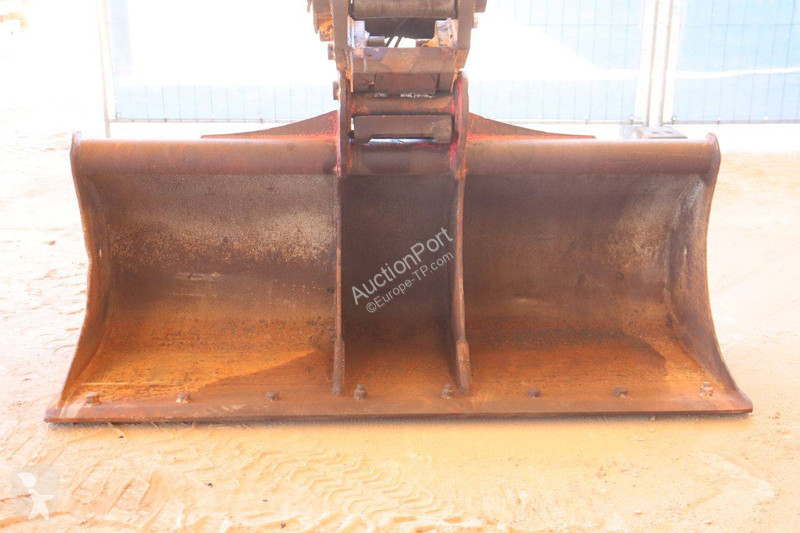 Excavator Hitachi ZAXIS 225USLC-5B